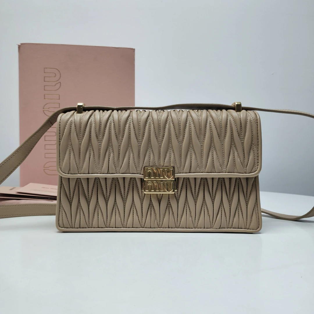 95新 MIU MIU/缪缪 小野专属 Miumiu粉色斜挎 CPMK058