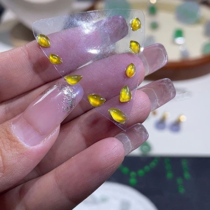 翡翠未镶嵌颈饰随行