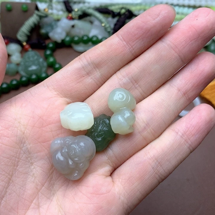 芋***甜未镶嵌手镯和田玉