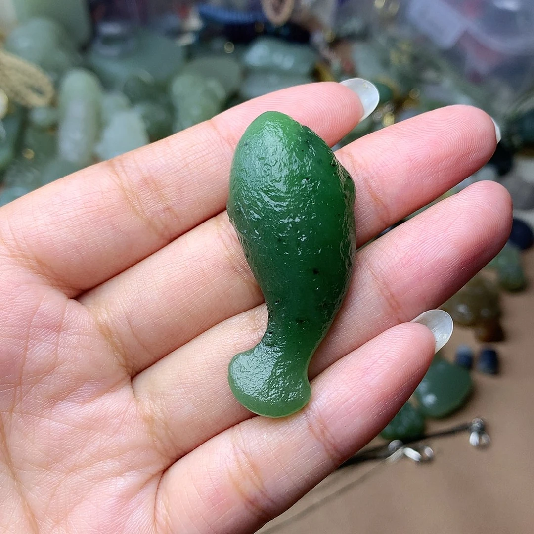 嗷***呜和田玉未镶嵌颈饰