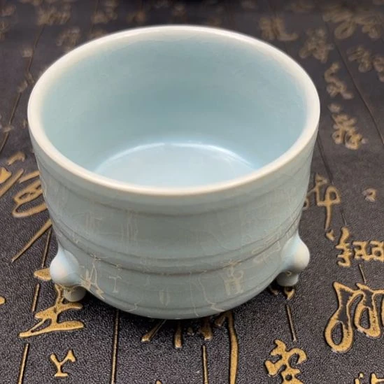汝瓷天青釉三足弦纹杯
