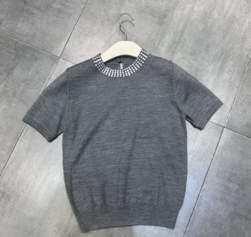 领口重工钉珠短袖上衣