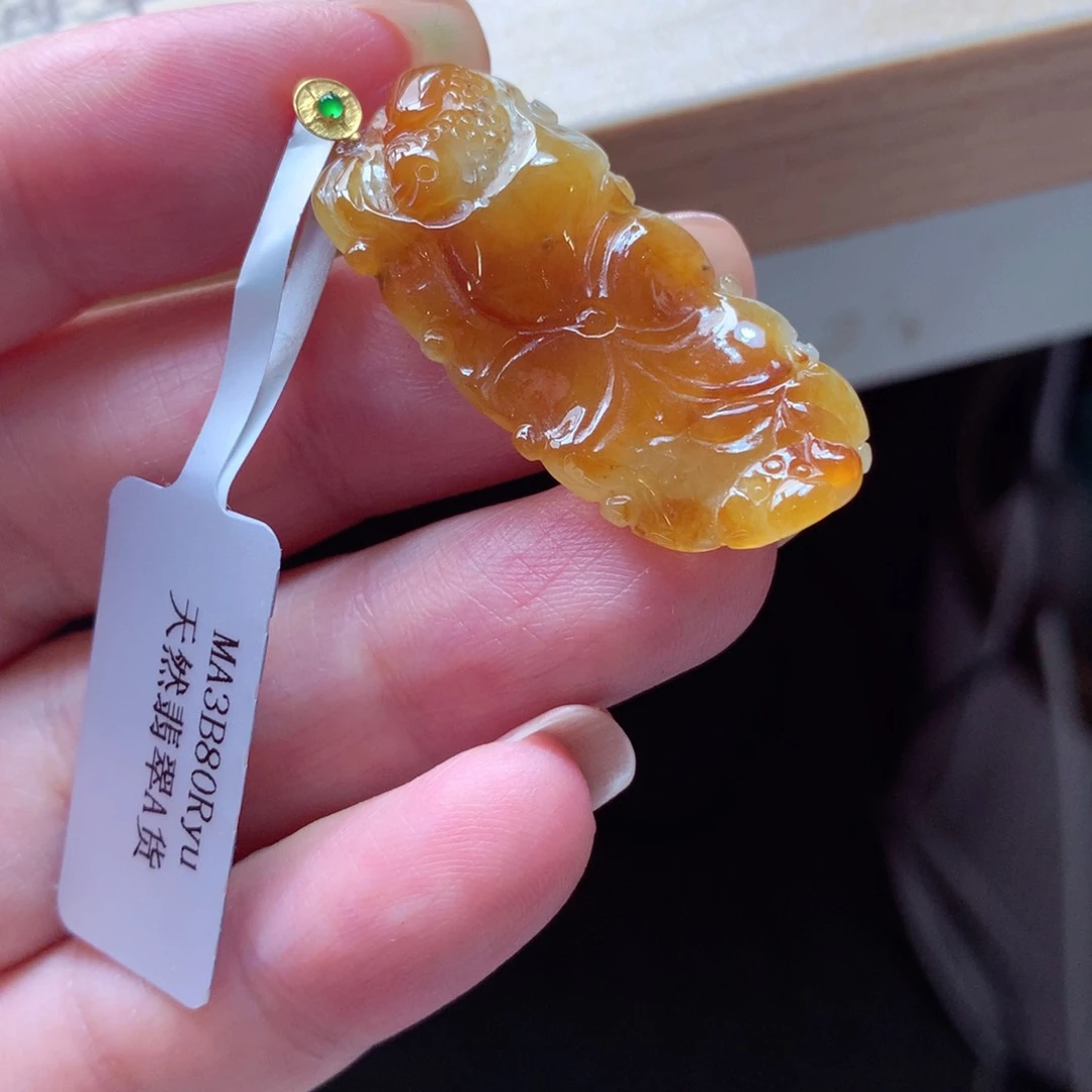 翡翠18K金镶嵌颈饰