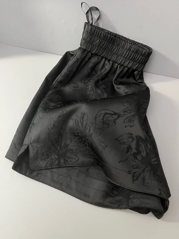 夏季缎面提花冰丝短裤黑色女薄款百搭开叉宽松显瘦阔腿外穿热裤