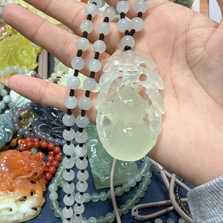 未镶嵌蛇纹石玉吊坠