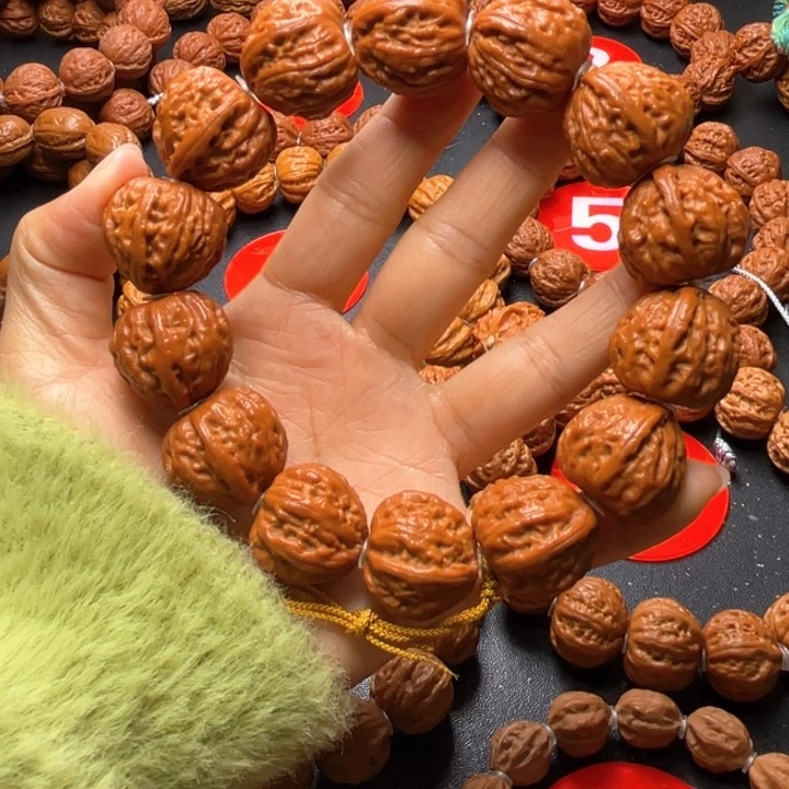 文玩核桃吊坠桃心