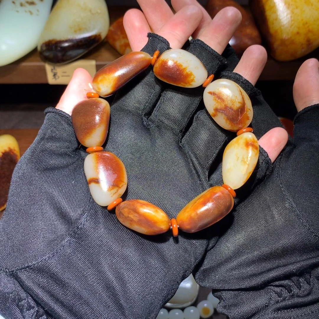 奔***马和田玉未镶嵌颈饰