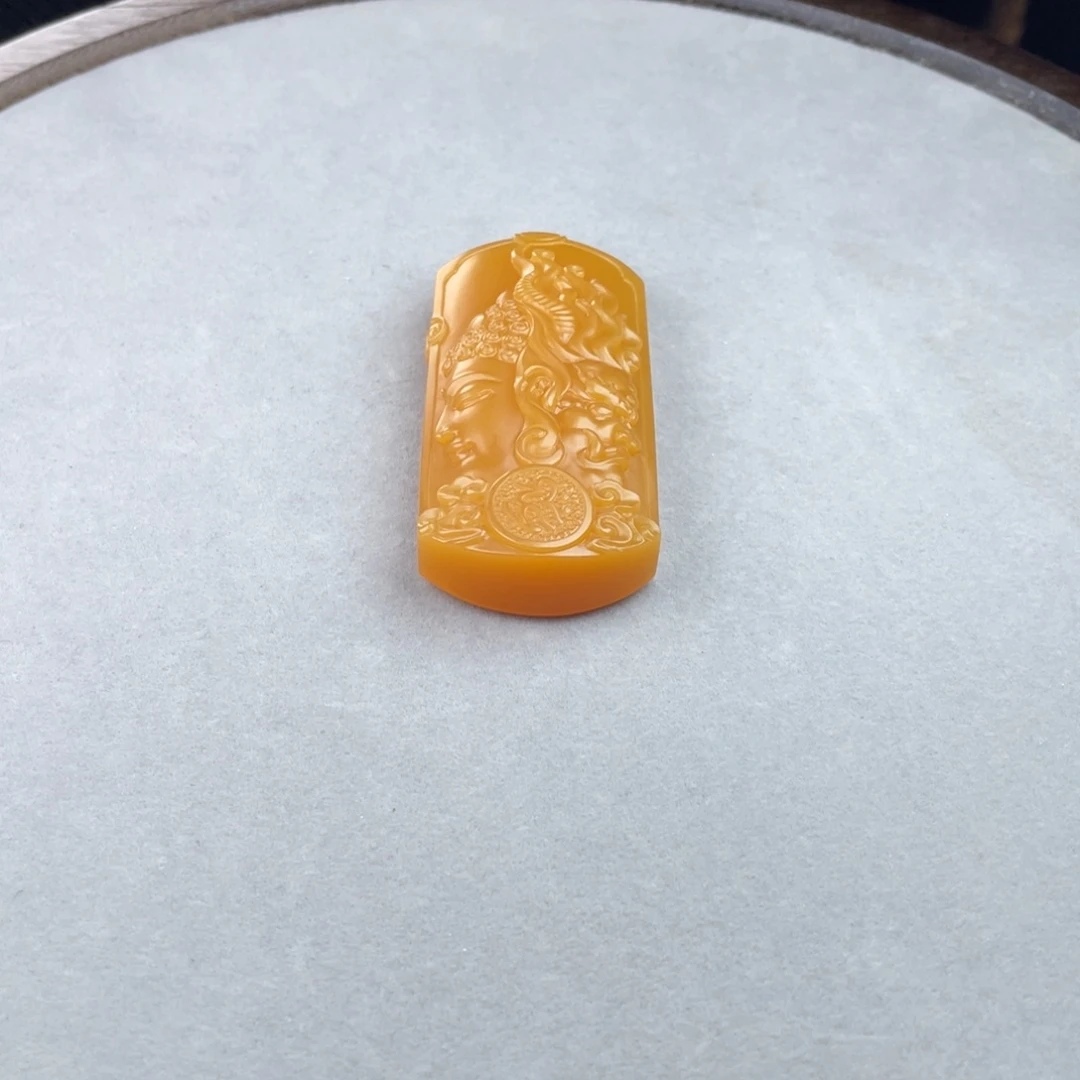 用***5石英质玉(缅黄)合金颈饰