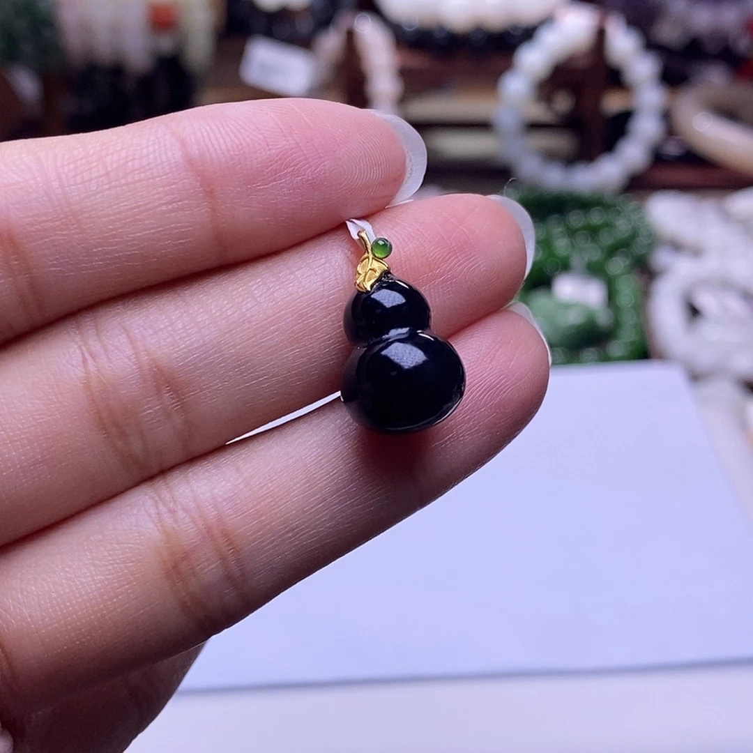 颈饰未镶嵌和田玉毕业级老坑料浓烟紫帝王紫金镶葫芦