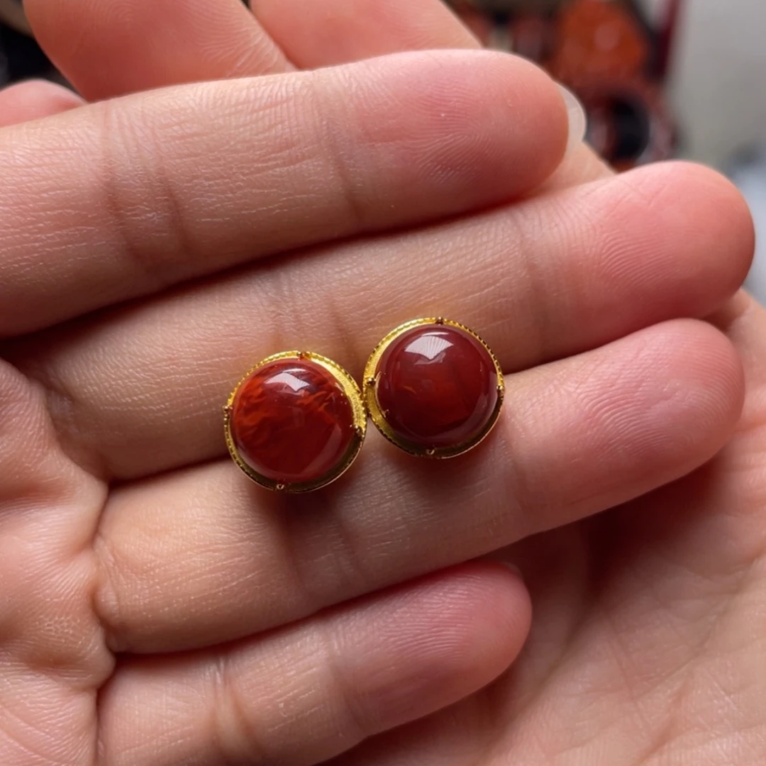 【闪购商品】银S925镶嵌牛血红圆牌耳钉南红玛瑙