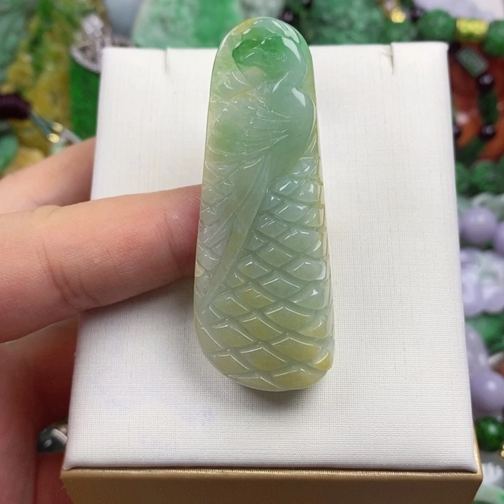 翡翠未镶嵌吊坠(赠链)