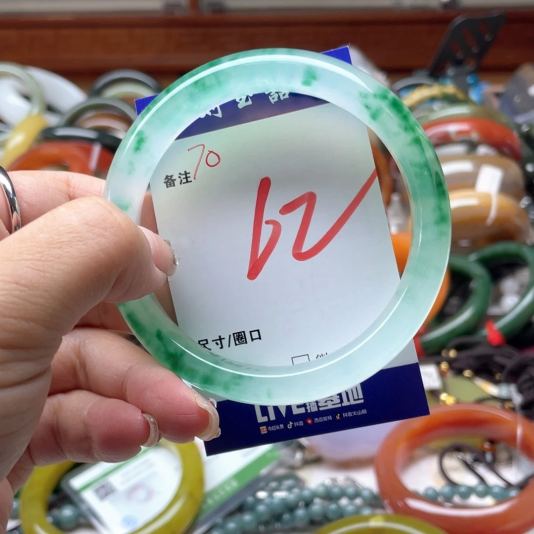 未镶嵌手镯石英岩玉