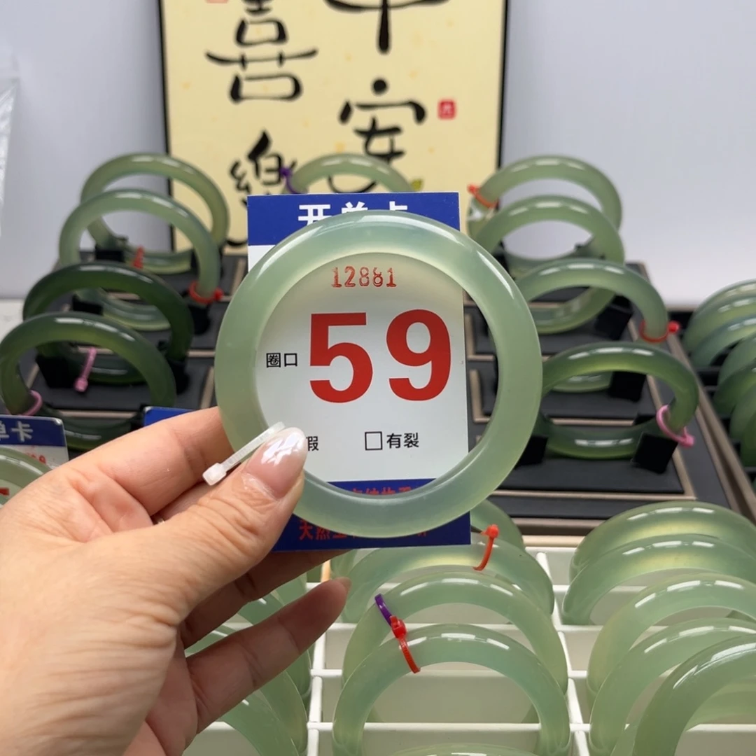 云***。蛇纹石玉未镶嵌手镯