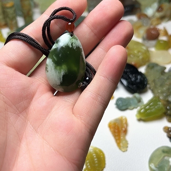 蛇纹石玉未镶嵌颈饰永*