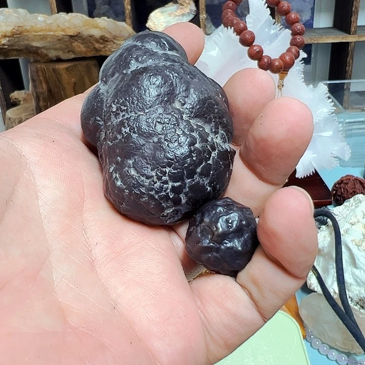 未镶嵌珠宝半成品水晶?**间