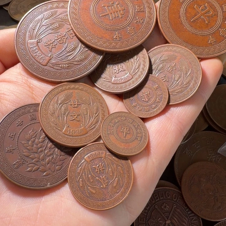 王***.一起十枚铜币工艺品摆件
