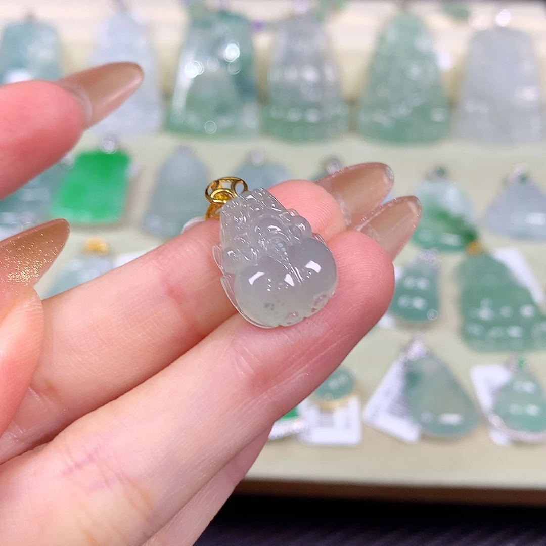 翡翠18K金镶嵌颈饰