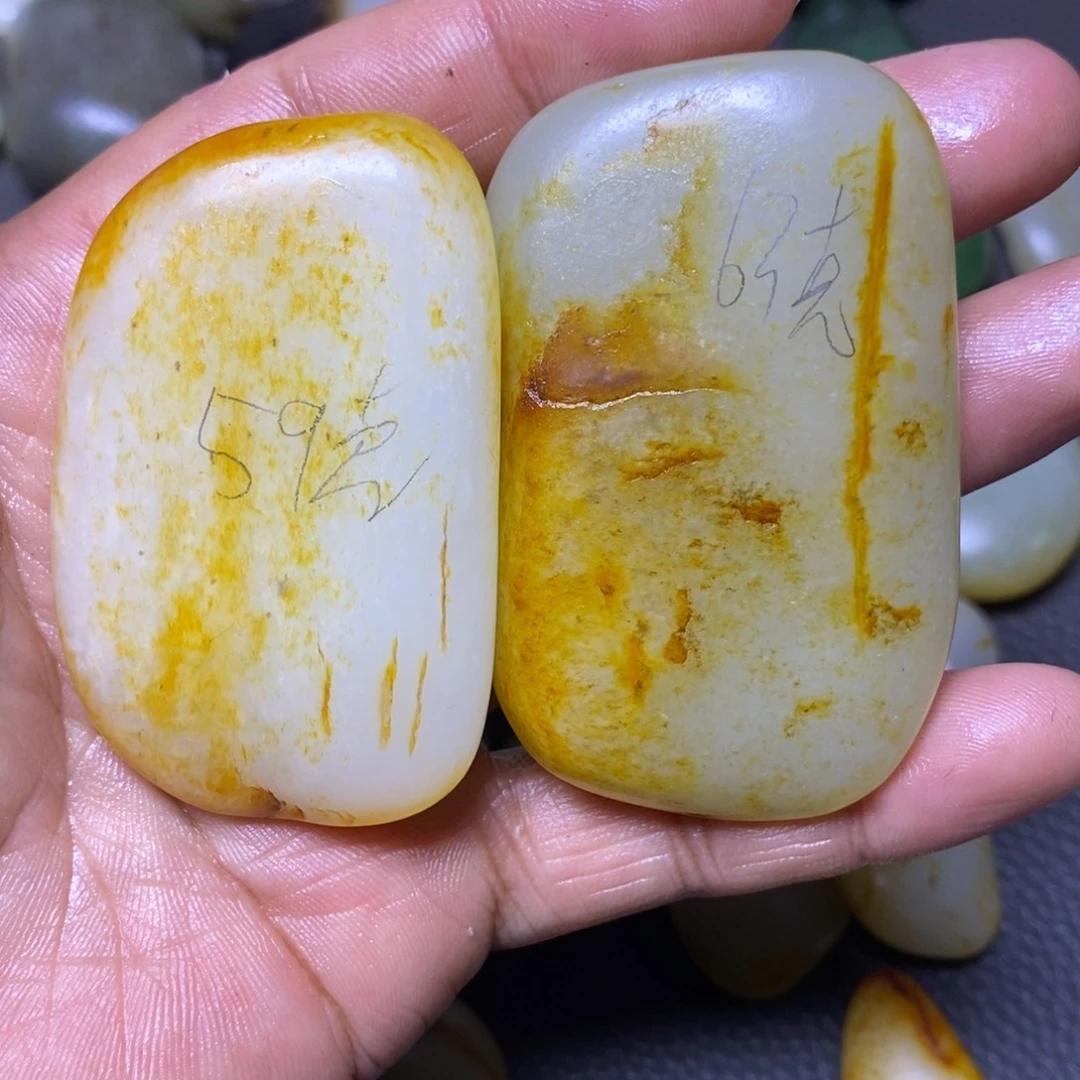 天***城和田玉未镶嵌挂件