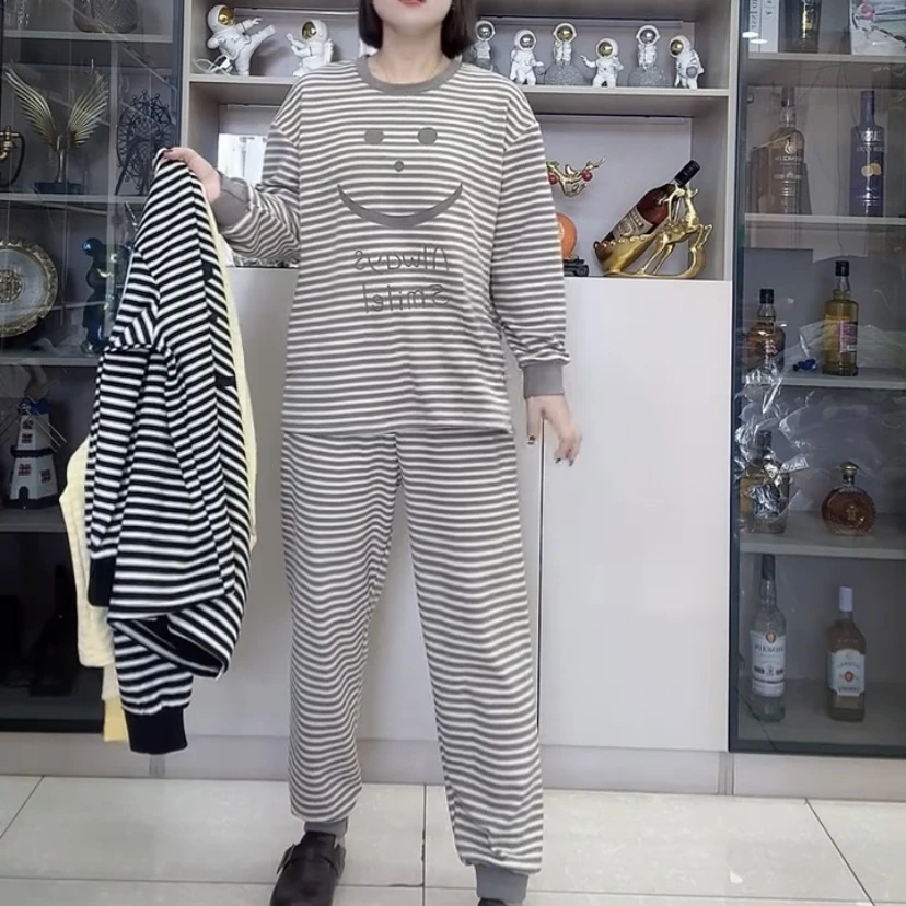 50113秋冬笑脸印花条纹长袖上衣长裤宽松舒适可外穿家居服套装