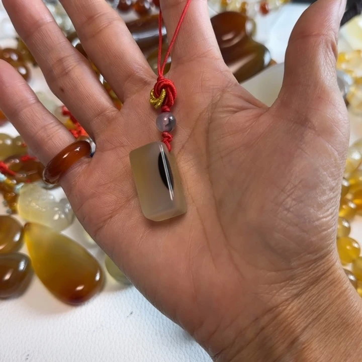 咿***呦玛瑙/玉髓未镶嵌颈饰