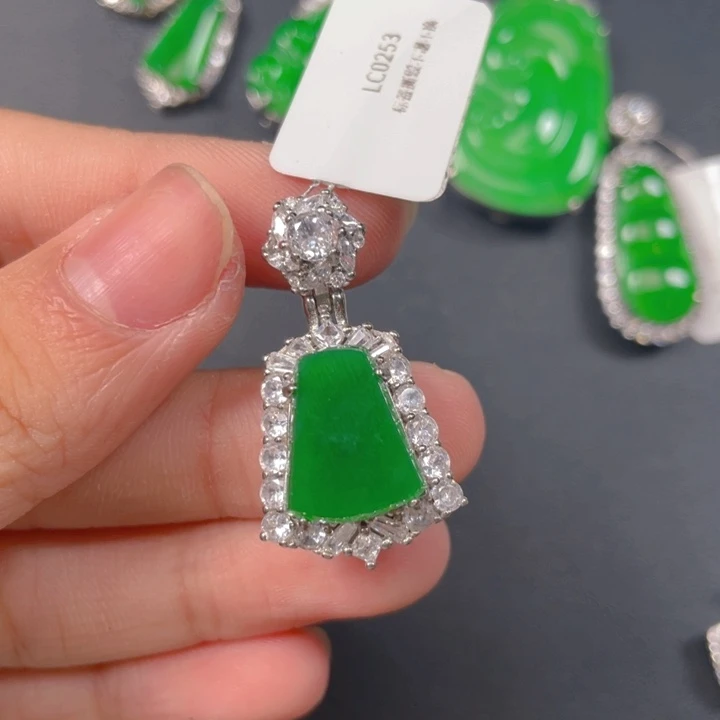 【闪购商品】颈饰银S925镶嵌翡翠Q***n翡翠