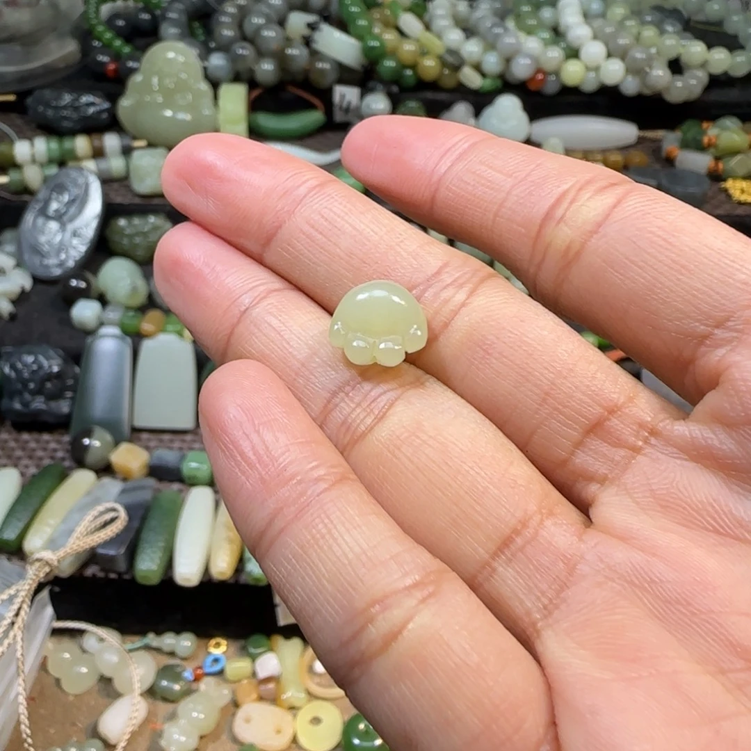 和田玉未镶嵌颈饰猫爪爪