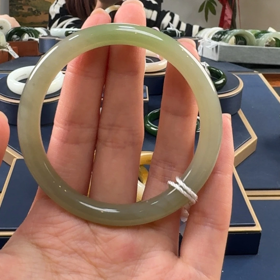 丹***和田玉未镶嵌手镯C0061-54