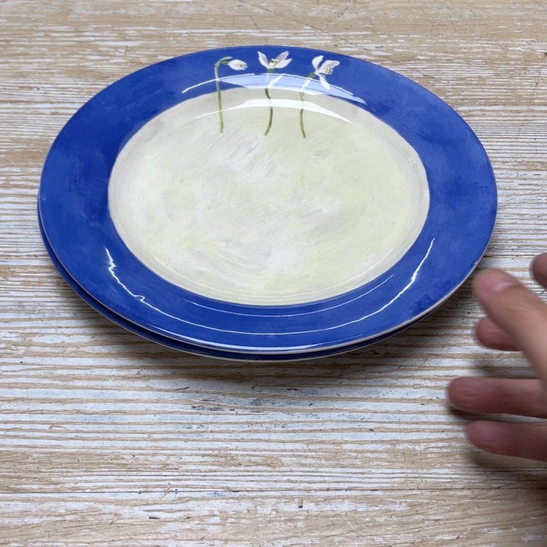 瓷片大****山密密麻麻地排列着一个