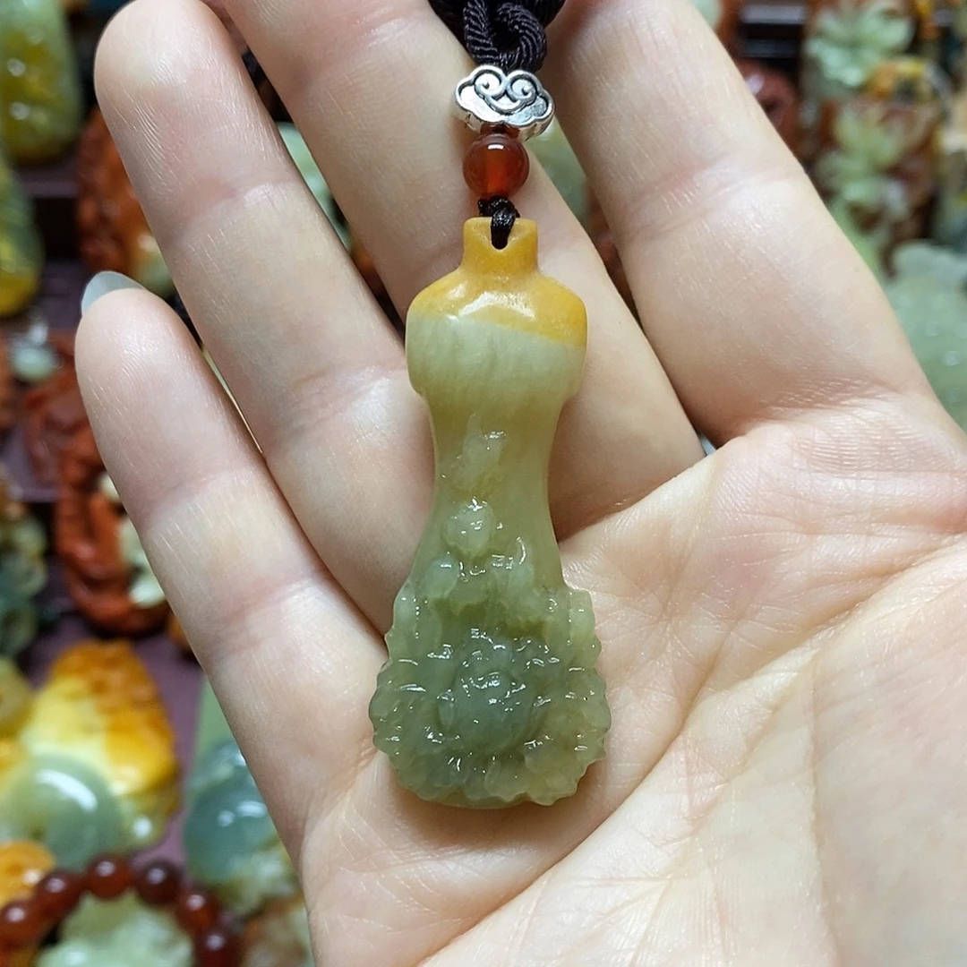 岫玉未镶嵌吊坠(赠链)