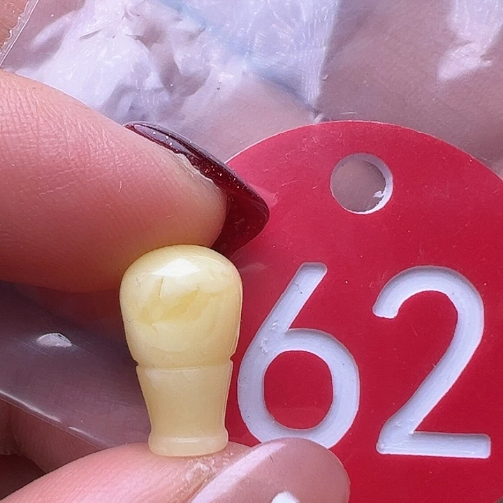 蜜蜡裸石未镶嵌皮点8.6m m