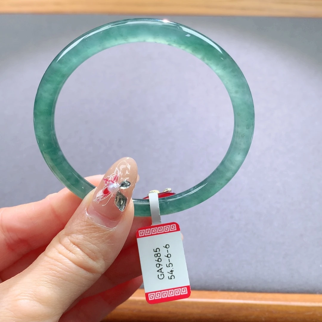 翡翠手镯未镶嵌天然翡翠手镯