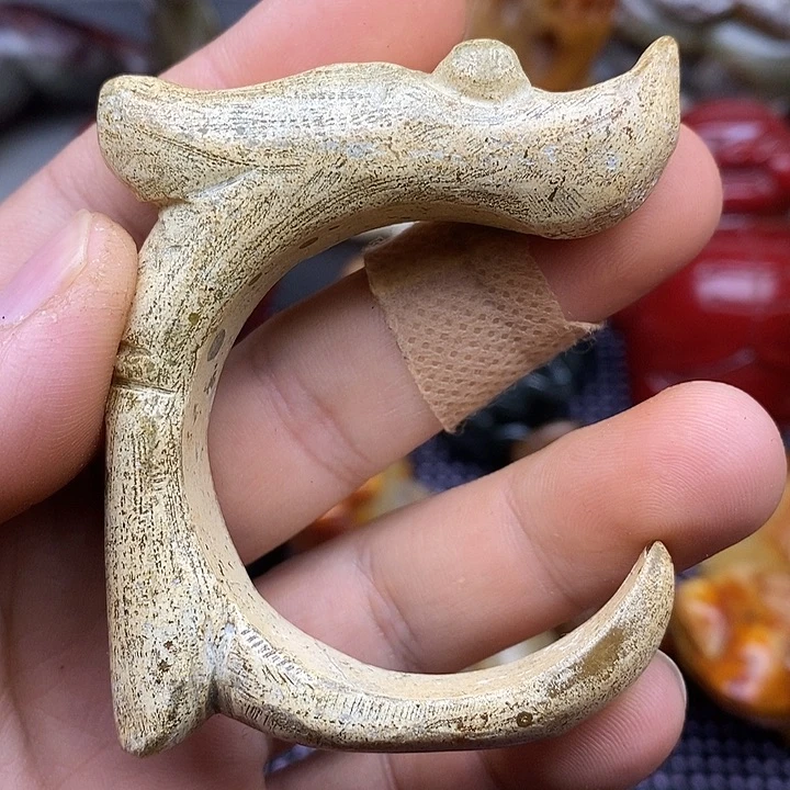 未镶嵌蛇纹石玉颈饰
