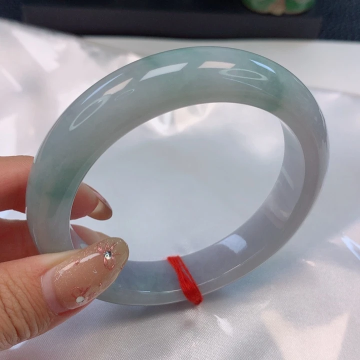 翡翠手镯未镶嵌60圈