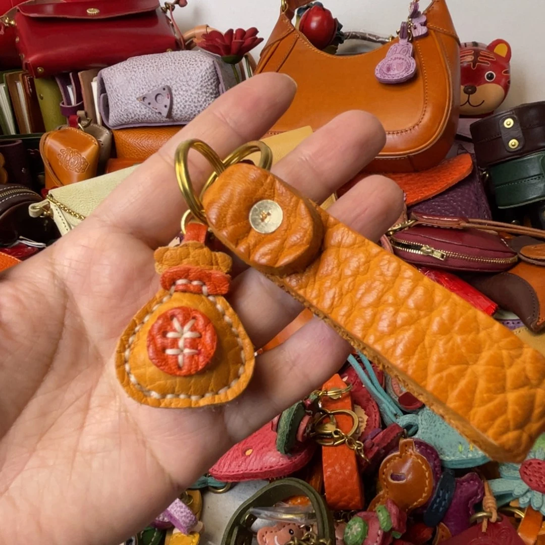 带子款钛合金头层牛皮厚皮料钥匙扣