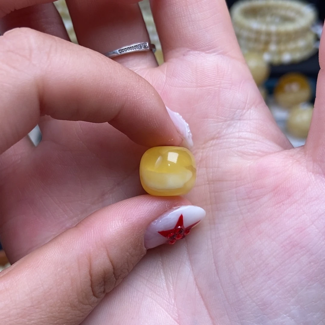 蜜蜡未镶嵌珠宝奇石