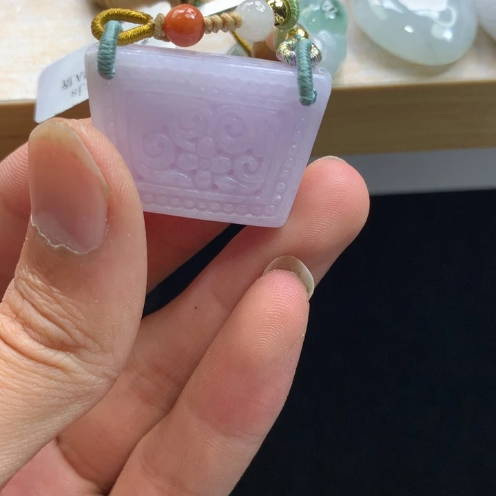 翡翠未镶嵌颈饰吊坠