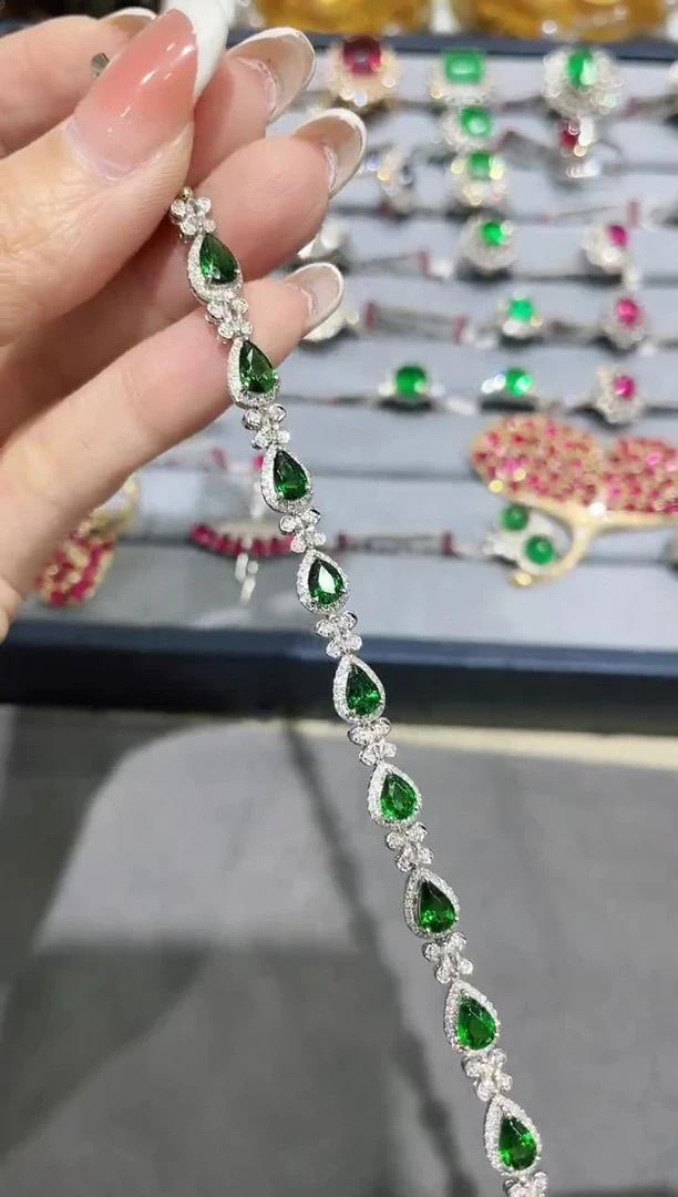 18K金镶嵌沙弗莱手链