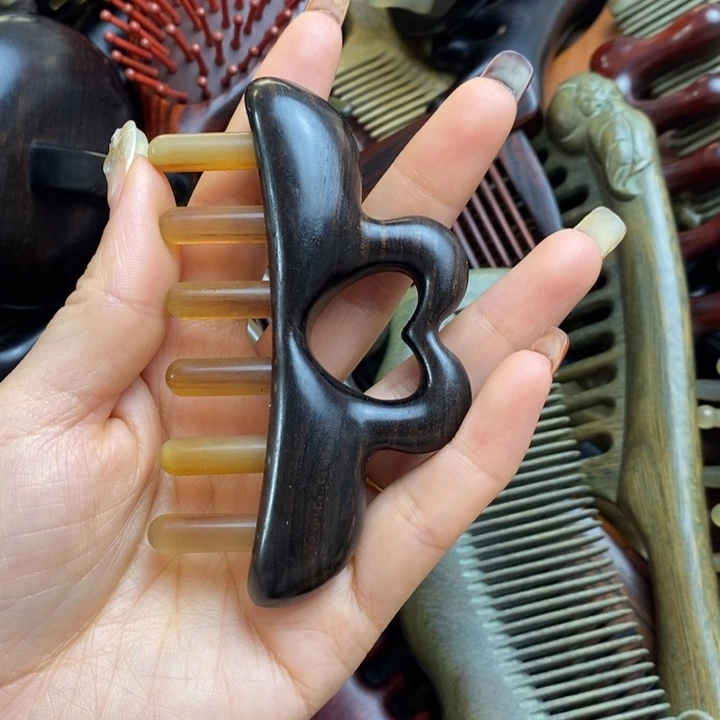 紫光檀爱心按摩梳