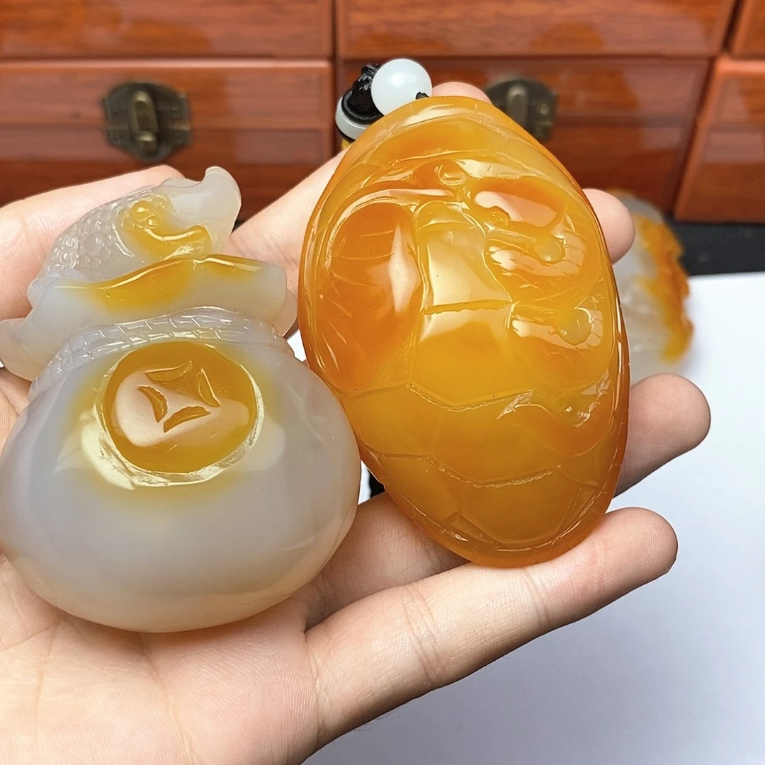 李***晚玛瑙/玉髓吊坠(不含链)未镶嵌
