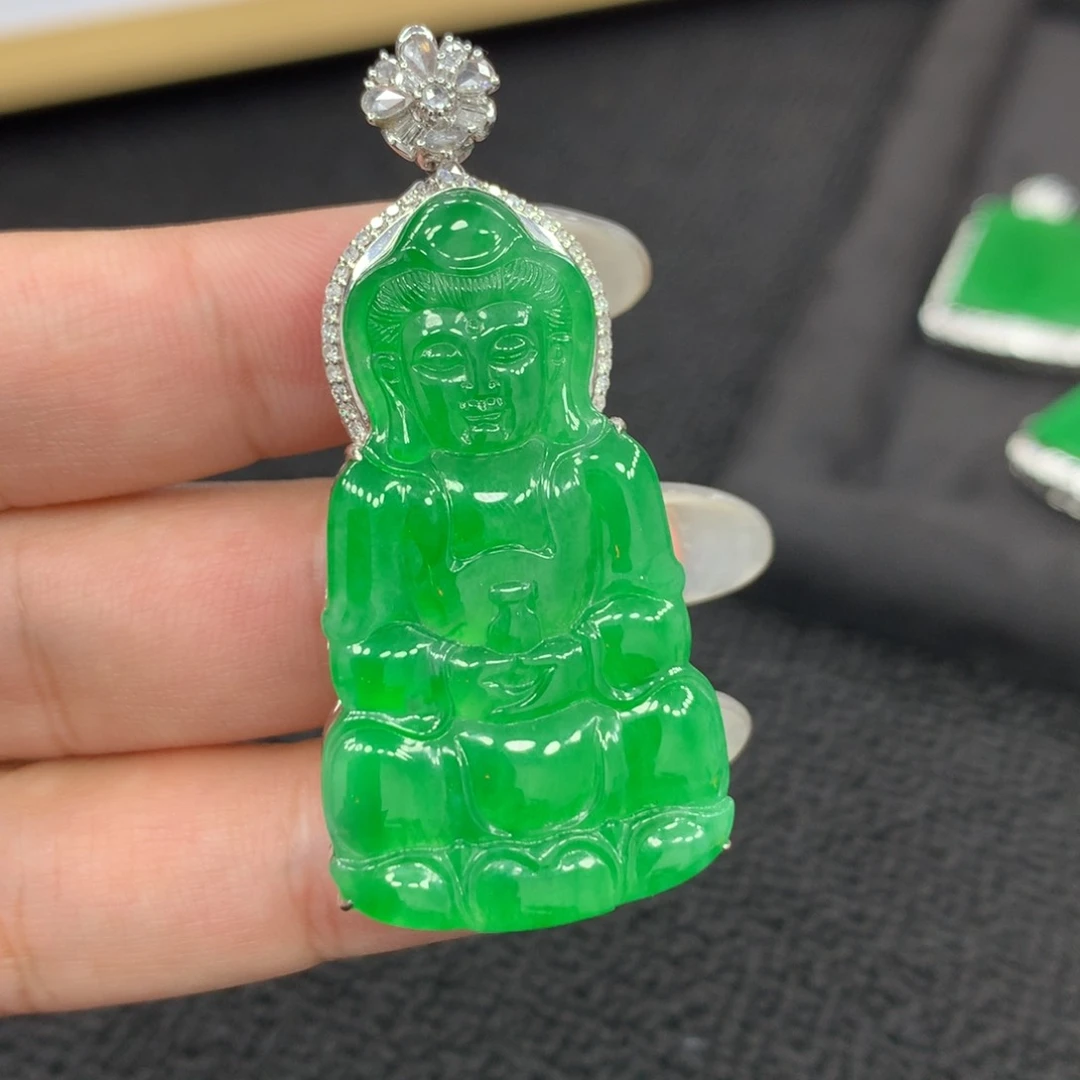 翡翠18K金镶嵌颈饰?****～观音