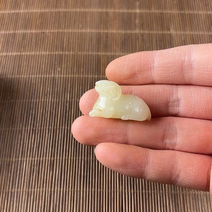 @***军和田玉未镶嵌挂件