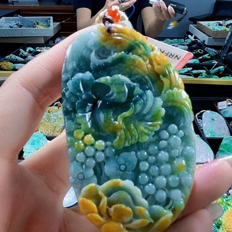 颈饰未镶嵌翡翠一个