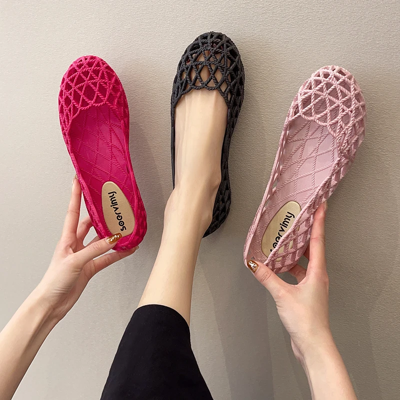 凉鞋女款2025新款爆款夏季外出高级感镂空女鞋中老年妈妈女士凉拖