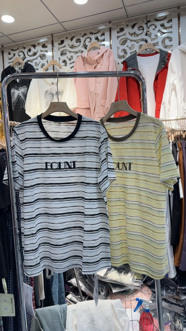 条纹刺绣字母冰丝针织半袖