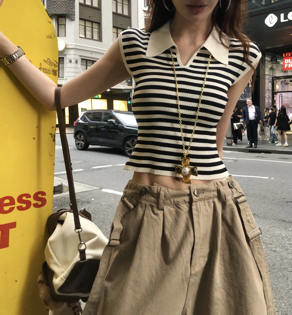 婉君【条纹POLO衫】夏季设计感短款针织poloV领短袖上衣LWJ25A1T841