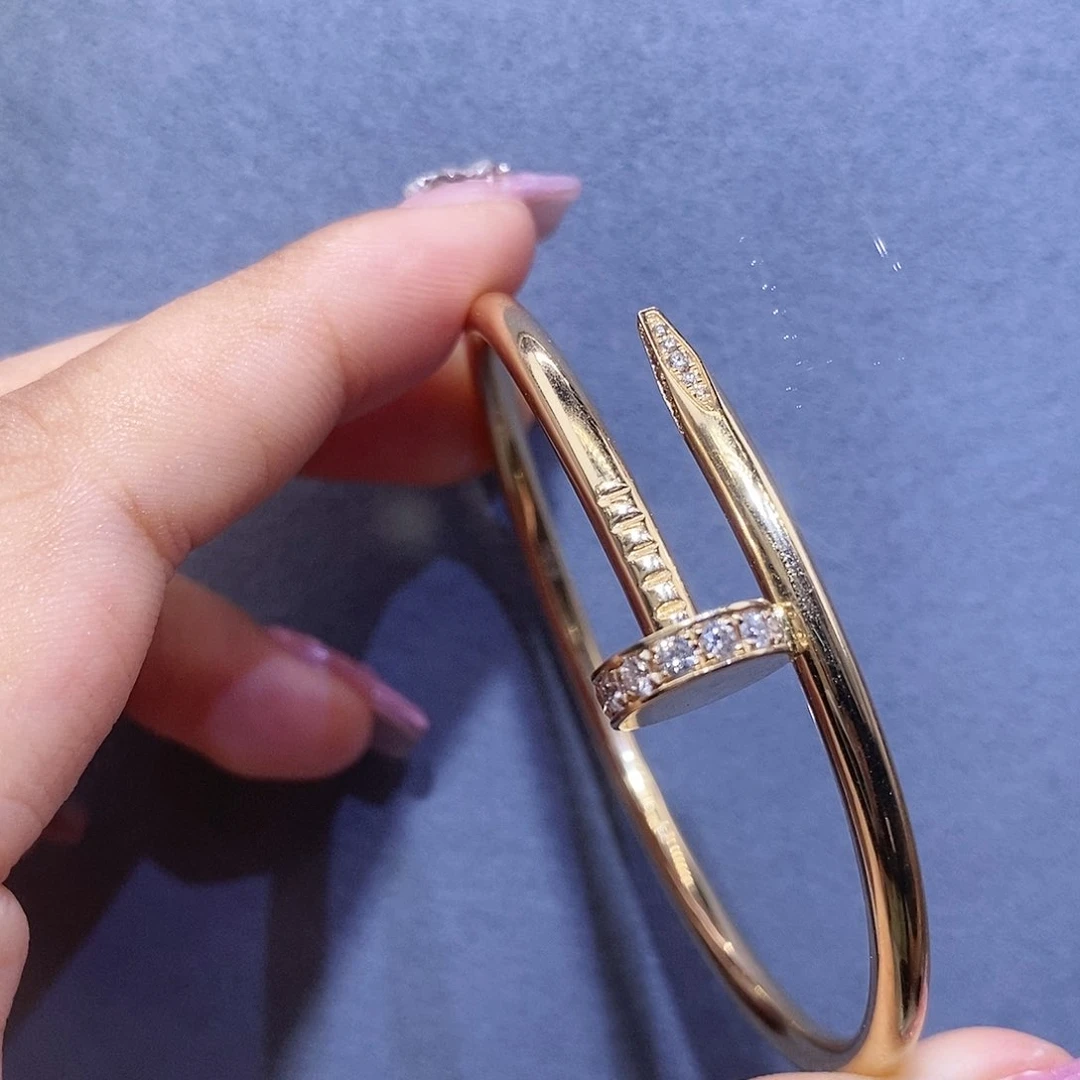 手镯18K金镶嵌钻石k黄粗版钉子头尾钻手镯