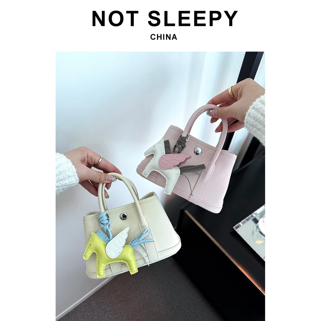 【不睡觉商店】斜挎包2025早春新款高级感粉白色头层牛皮迷你花园包