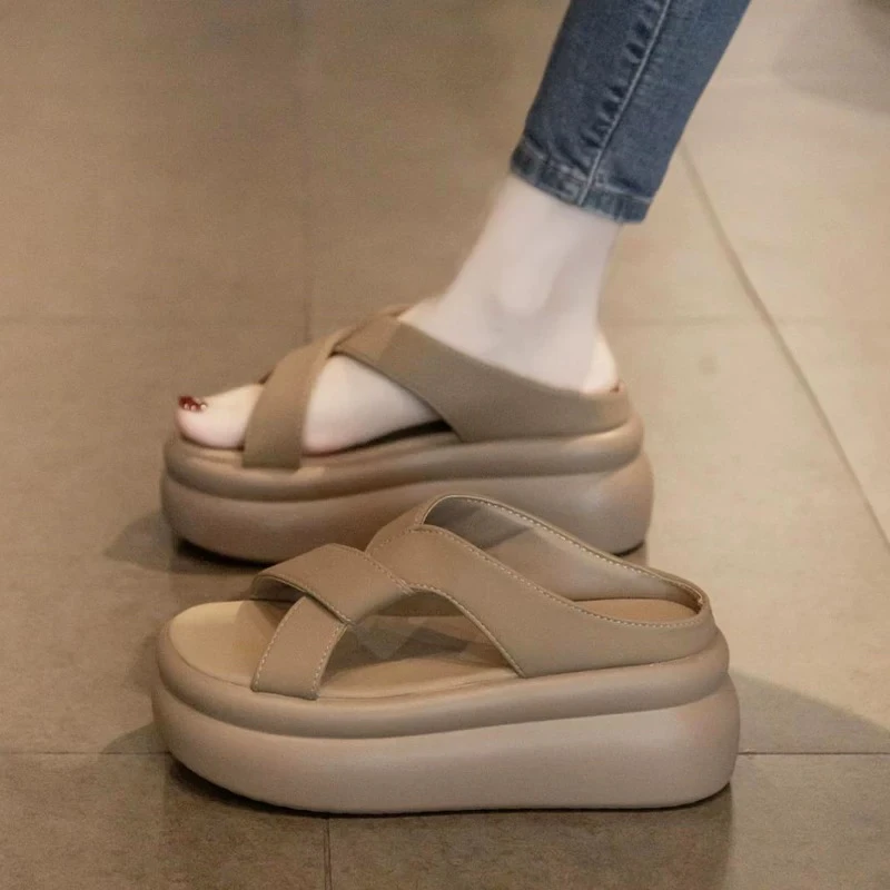 三福真皮厚底增高凉拖鞋女夏外穿2025新款松糕高跟小个子沙滩凉鞋