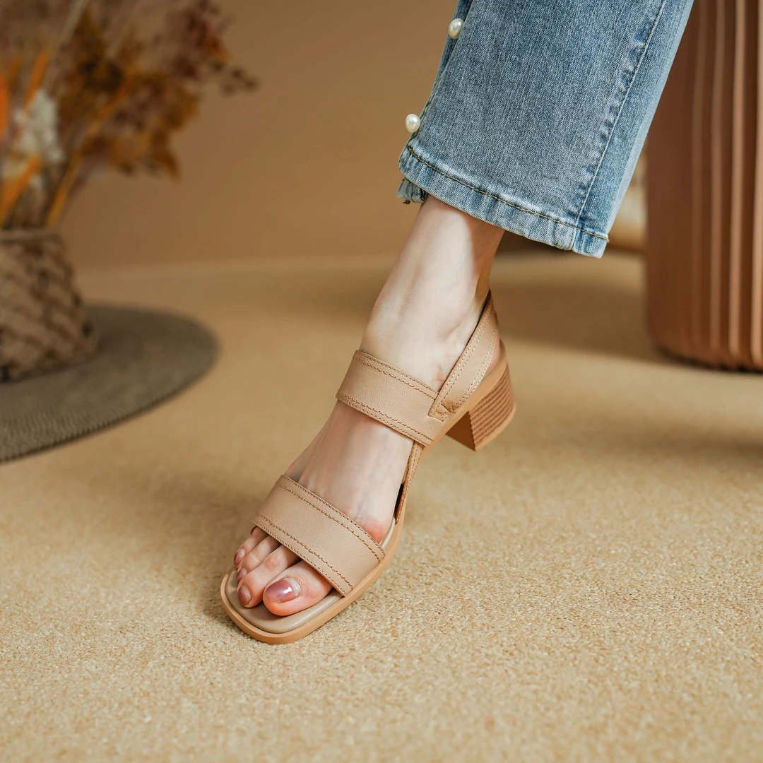 2025夏季新款法式真皮杏色一字带露趾粗跟凉鞋女百搭不累脚罗马鞋