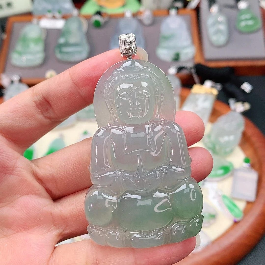 颈饰18K金镶嵌翡翠观音